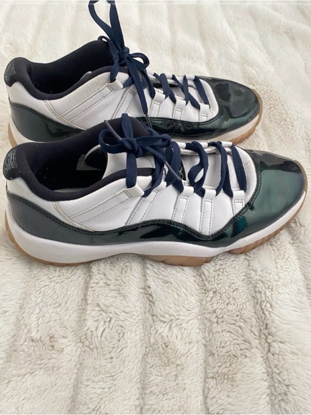 Air Jordan 11 Low Retro GS Emerald Sneakers Size 10